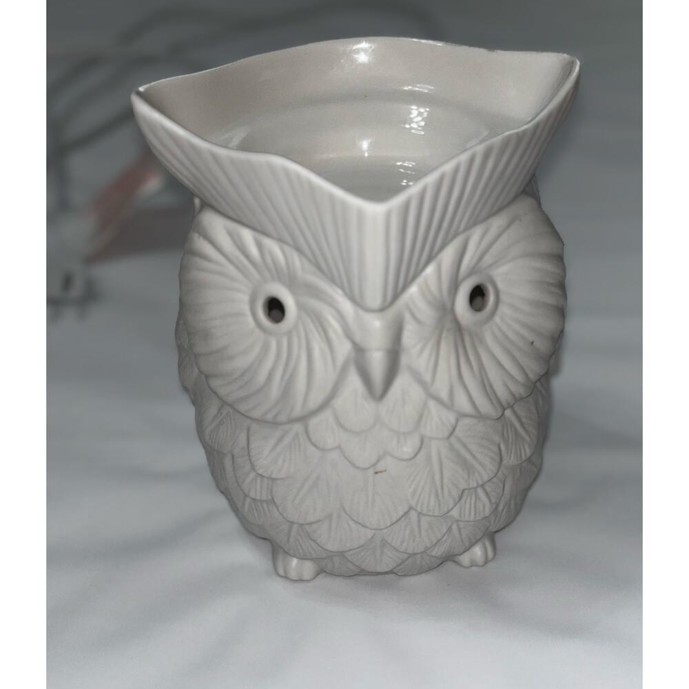 White Ceramic wax warmer from Scentsy, Whoot Owl full size - new bulb